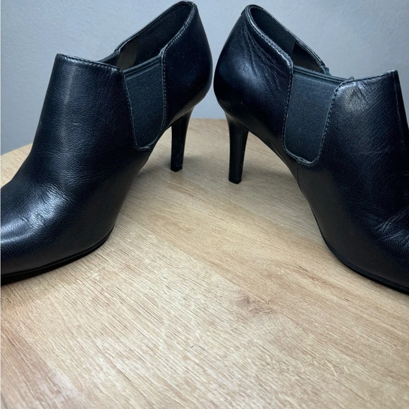 Cole Haan Black Women's Leather Heeled Shoes - Picture 4 of 9